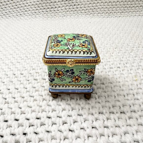 Empress Art 2002 Vintage USA Made Blue Green Floral Stamp Dispenser Hinged Box - Picture 6 of 9
